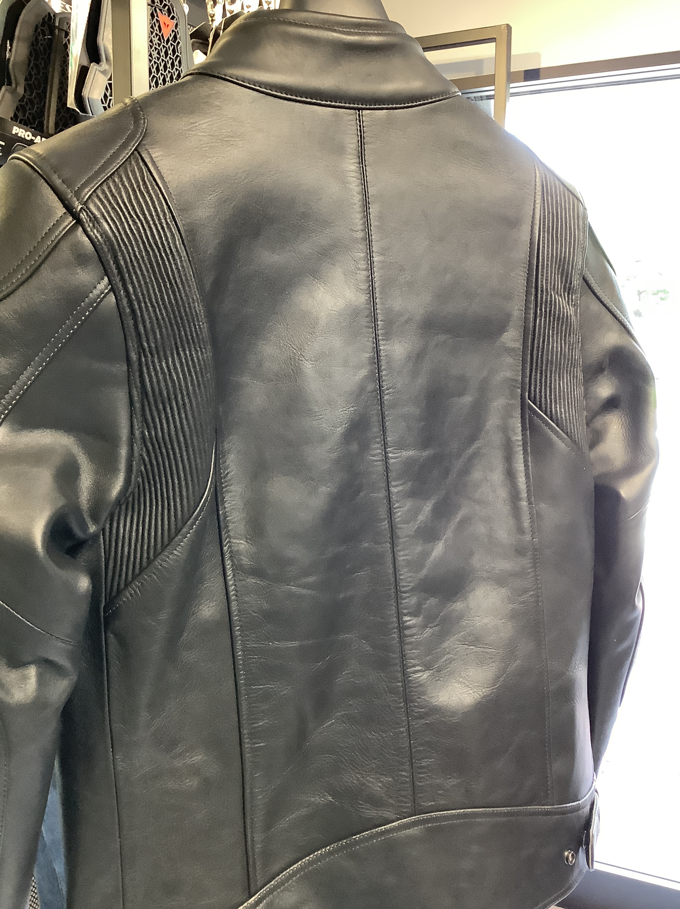 レザージャケットが豊作です！